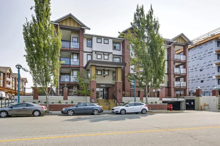 400 5650 201A STREET, Langley, British Columbia V3A0B3
