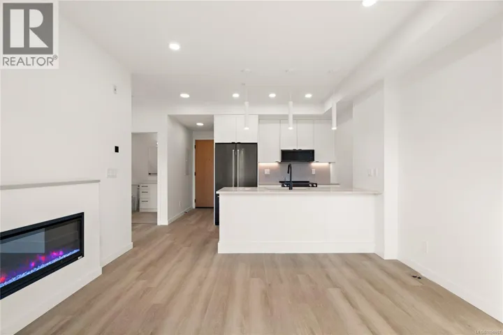 303 1102 Esquimalt Rd, Esquimalt, British Columbia V9A0L3