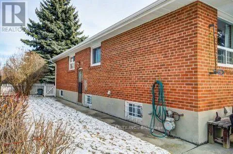 90 DEWEY DRIVE, Toronto (Wexford-Maryvale), Ontario M1R3K9