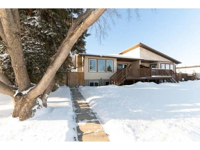 5 BROWN ST, Stony Plain, Alberta T7Z1E8