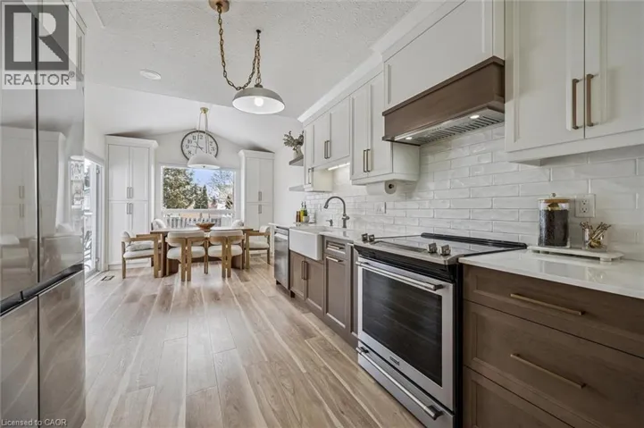 23 WHITTAKER Crescent, Cambridge, Ontario N1T1Z4