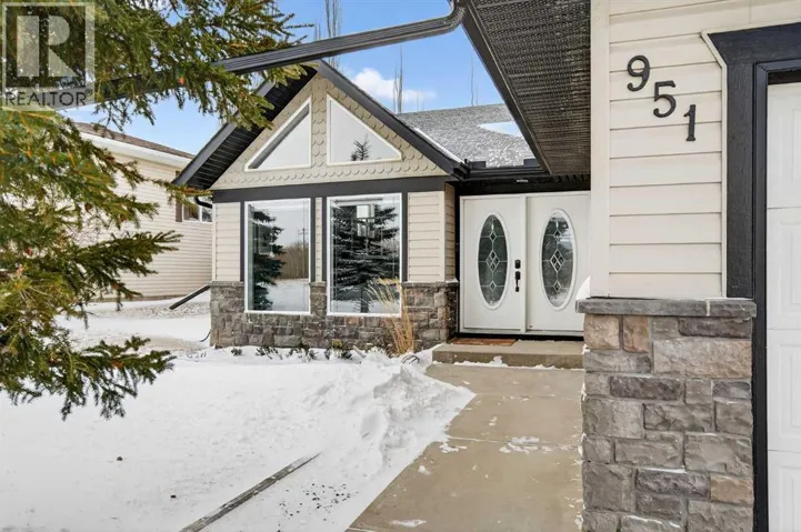 951 3rd Street SW, Diamond Valley, Alberta T0L0H0