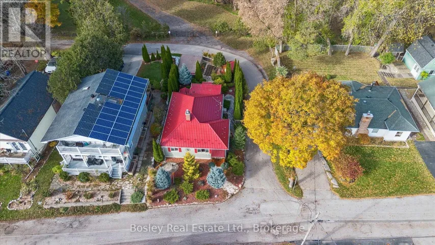 32 HOLLY TRAIL, Puslinch (Puslinch Lake Settlement Areas), Ontario N3C2V4