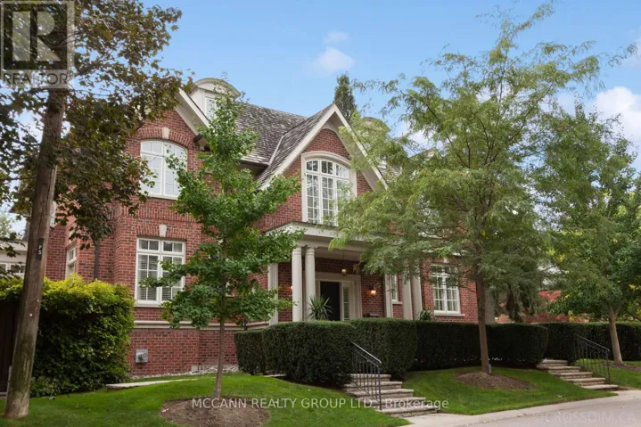 21 DE VERE GARDENS, Toronto (Bedford Park-Nortown), Ontario M5M3E4