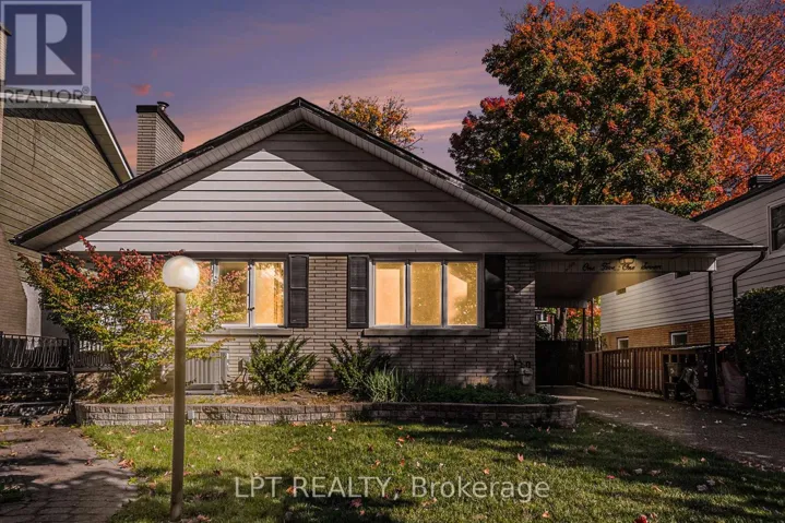 1517 CAVERLEY STREET, Ottawa, Ontario K1G0X9