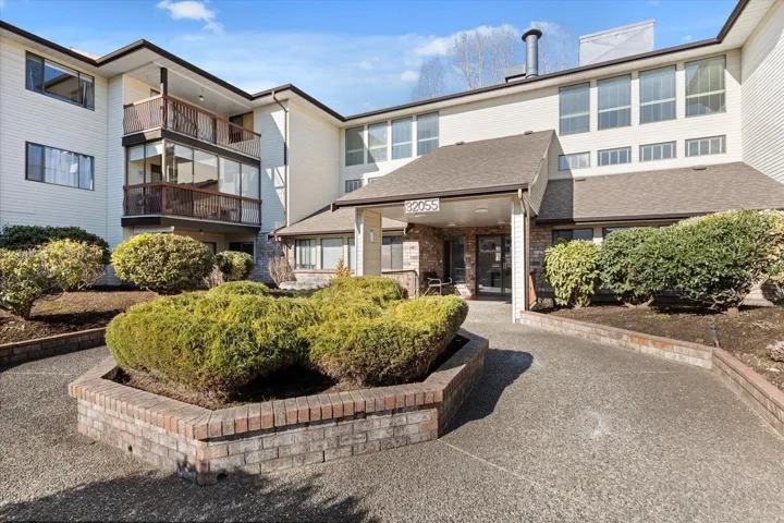 202 32055 OLD YALE ROAD, Abbotsford, British Columbia V2T2C8