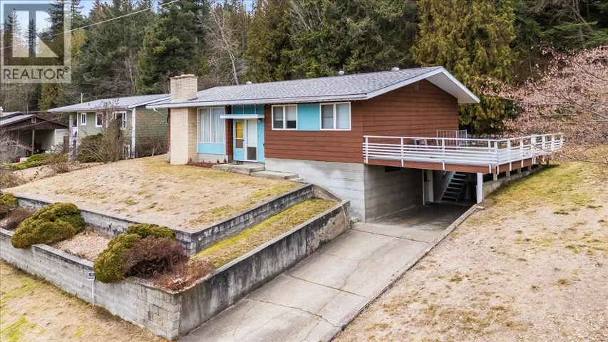 2242 11th Avenue, Castlegar, British Columbia V1N3A6