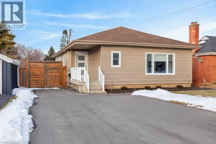 258 SANATORIUM Road, Hamilton, Ontario L9C1Z9