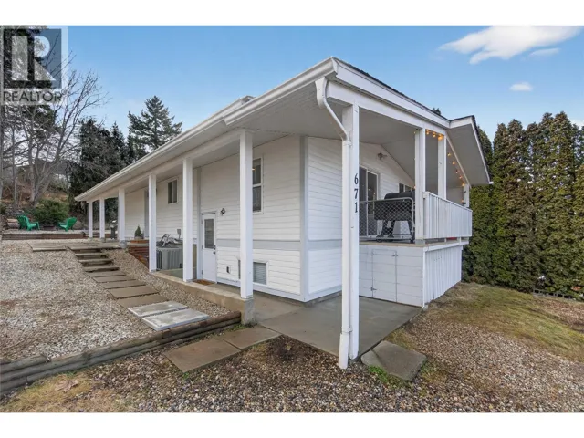 671 1 Avenue SE, Salmon Arm, British Columbia V1E1G7