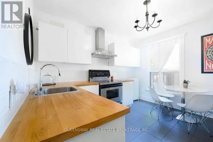 UPPER - 17 FAIRHOLT ROAD S, Hamilton (Stipley), Ontario L8M2T2