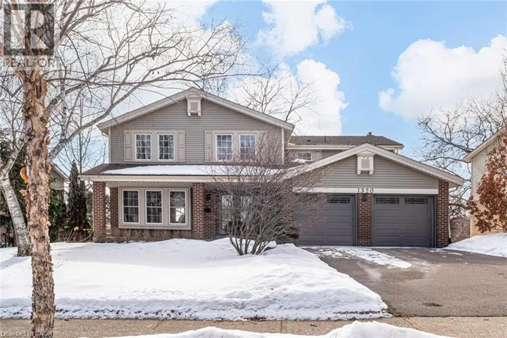 1320 MONMOUTH Drive, Burlington, Ontario L7P3J6