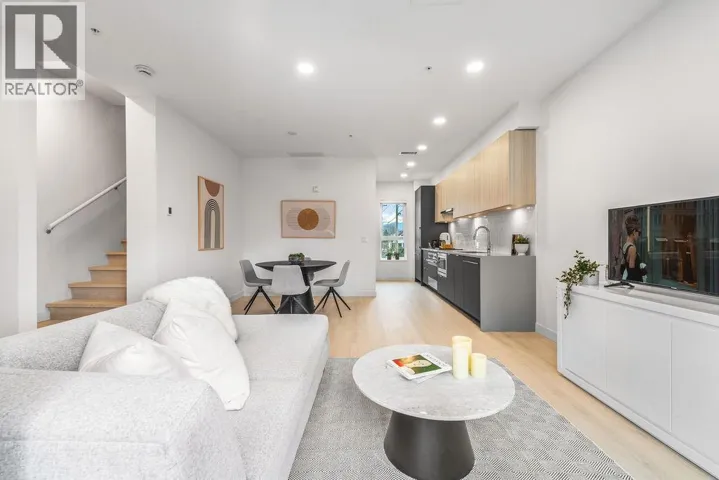 2425 GRANT STREET, Vancouver, British Columbia V5K3G5