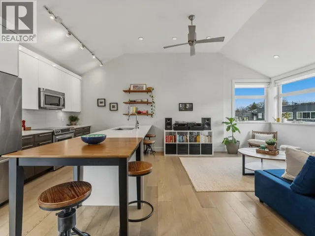 1681 KITCHENER STREET, Vancouver, British Columbia V5L2W1