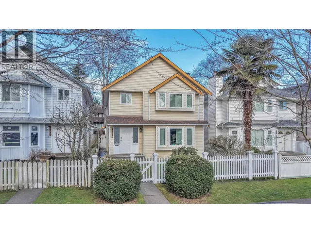 3539 NAPIER STREET, Vancouver, British Columbia V5K2X8