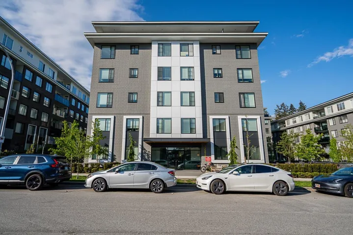 210 15825 85 AVENUE, Surrey, British Columbia V4N6W9