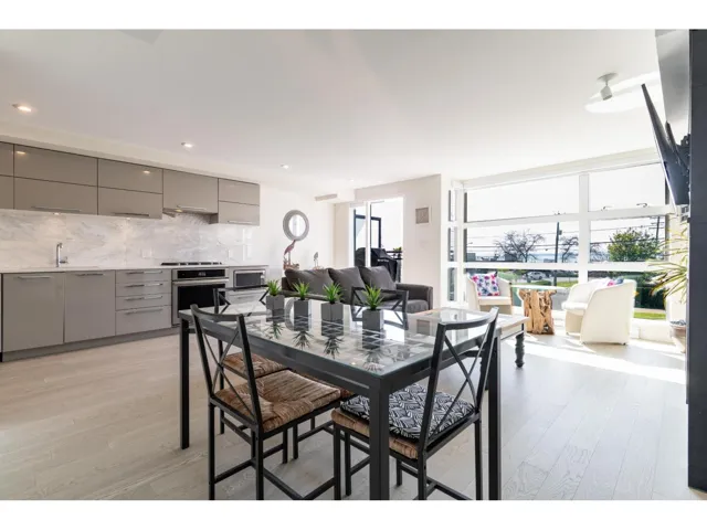 203 1160 OXFORD STREET, White Rock, British Columbia V4B0B3