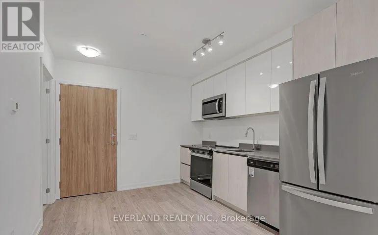 304 - 3100 KEELE STREET, Toronto (Downsview-Roding-CFB), Ontario M3M0E1