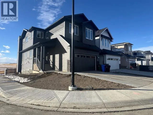 200 Lucas Gardens NW, Calgary, Alberta T3P2R8