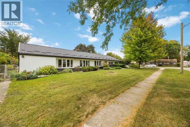 910 Charlesworth DRIVE, Sarnia, Ontario N7V2S2