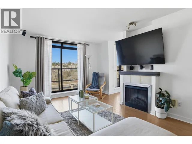 808 1 RENAISSANCE SQUARE, New Westminster, British Columbia V3M0B6