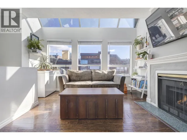 309 3721 DELBROOK AVENUE, North Vancouver, British Columbia V7N3Z4