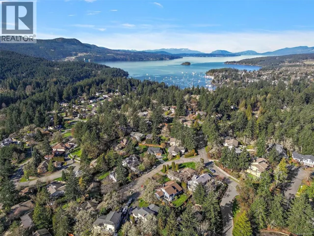 1028 Bramfield Pl, Central Saanich, British Columbia V8M1A4