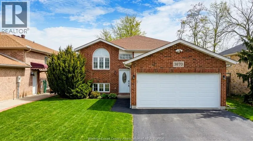 3870 CLARA AVENUE, Windsor, Ontario N9E4X6
