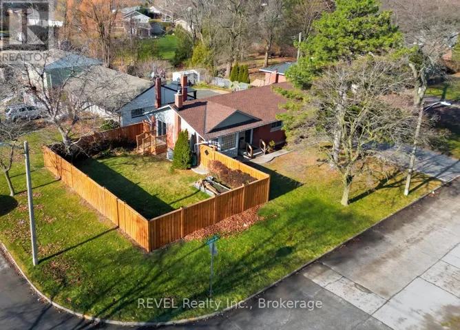 26 CULLEN DRIVE, St. Catharines (Glendale/Glenridge), Ontario L2T3H1