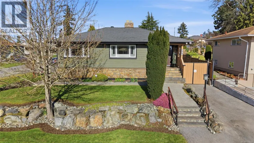 196 Homer Rd, Saanich, British Columbia V8Z1V6