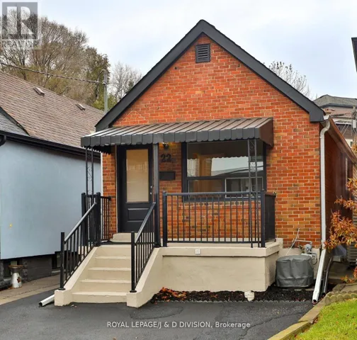 22 HOLMESDALE ROAD, Toronto (Caledonia-Fairbank), Ontario M6E1Y1