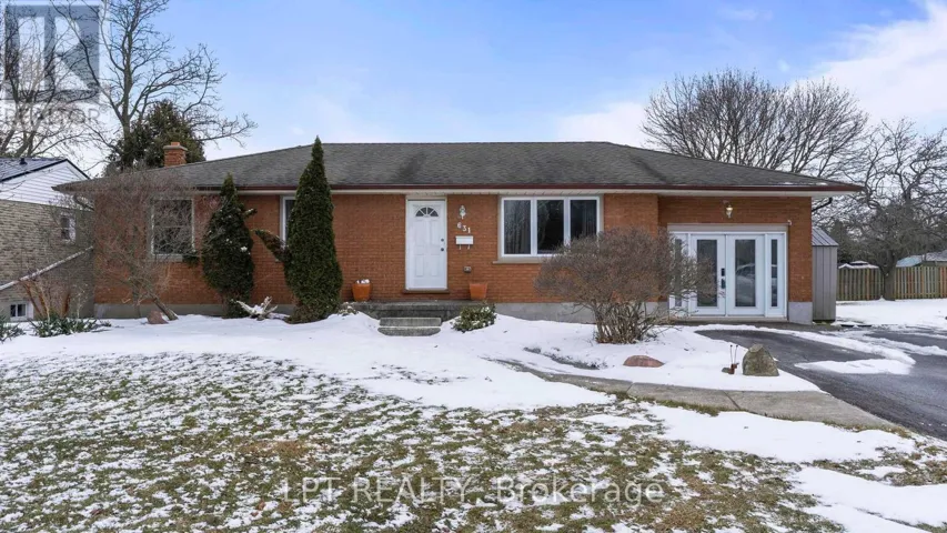 631 ELM STREET, St. Thomas, Ontario N5R1K9