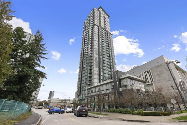 1106 13438 CENTRAL AVENUE, Surrey, British Columbia V3T0N2