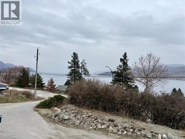 6252 Lipsett Avenue, Peachland, British Columbia V0H1X7