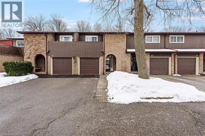 2301 CAVENDISH Drive Unit# 42, Burlington, Ontario L7P3M3