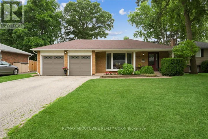 2033 SAXON ROAD, Oakville (WO West), Ontario L6L2V1