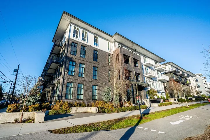 207 13929 105A AVENUE, Surrey, British Columbia V3T2B6