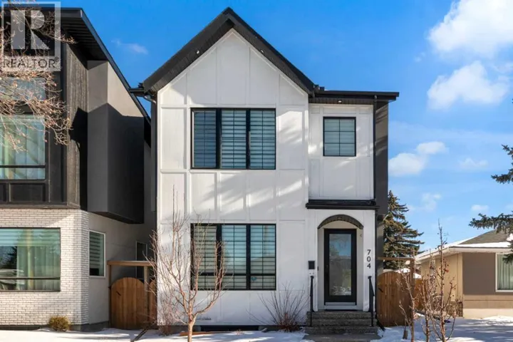 704 37 Street SW, Calgary, Alberta T3C1R9