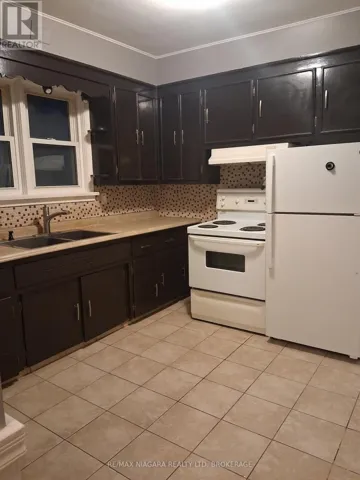MAIN - 5004 SAINT CLAIR AVENUE, Niagara Falls (Downtown), Ontario L2E3T7