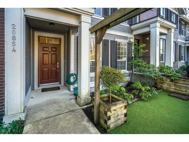 20854 72 AVENUE, Langley, British Columbia V2Y0J1