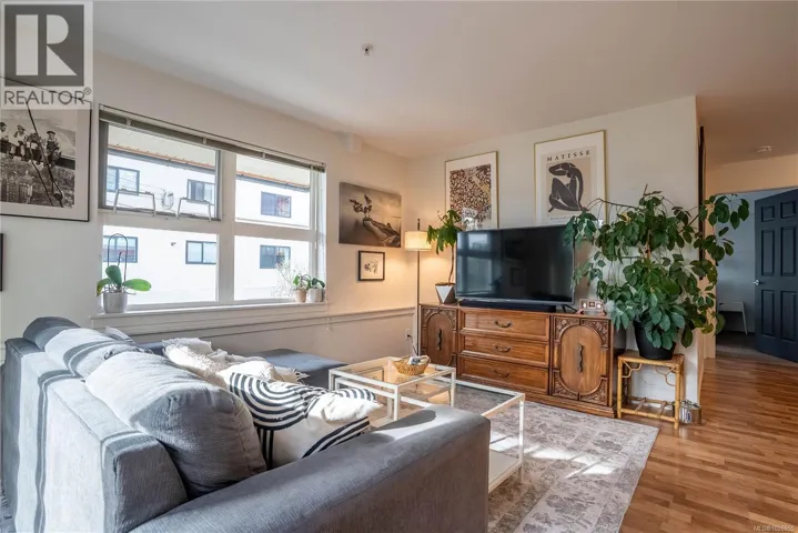 202 2940 Harriet Rd, Saanich, British Columbia V9A1T3