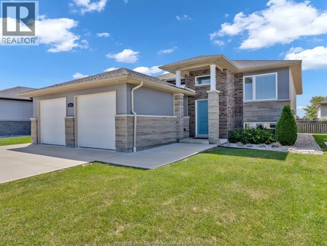 324 SWEETMAN AVENUE, Essex, Ontario N8M2Z5