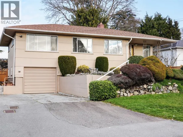 190 Homer Rd, Saanich, British Columbia V8Z1V6