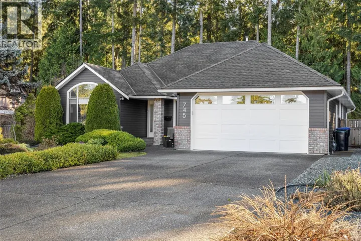 745 Redwood Dr, Qualicum Beach, British Columbia V9K2J2