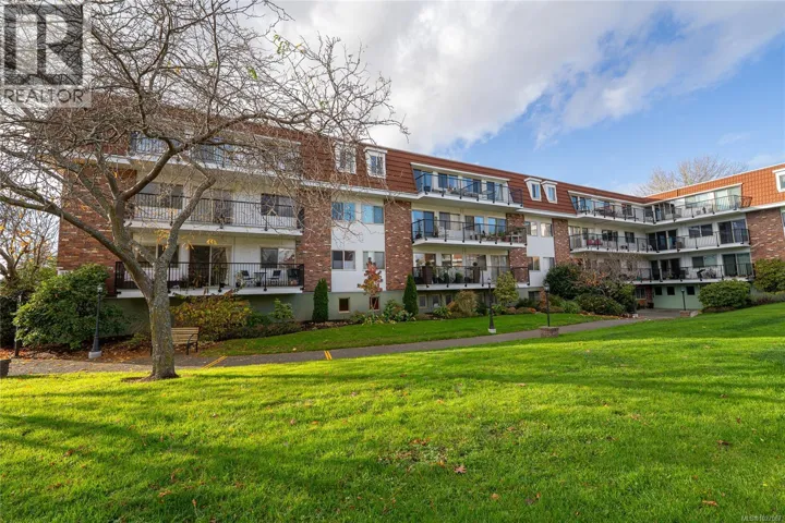 218 1680 Poplar Ave, Saanich, British Columbia V8P4K7
