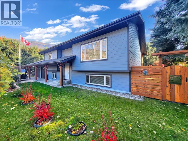 303 DELANY Avenue, Slocan, British Columbia V0G2C0