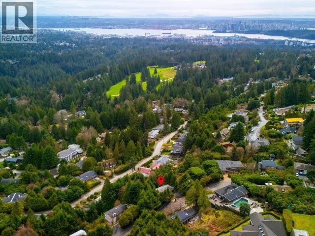 530 ST. ANDREWS ROAD, West Vancouver, British Columbia V7S1V2
