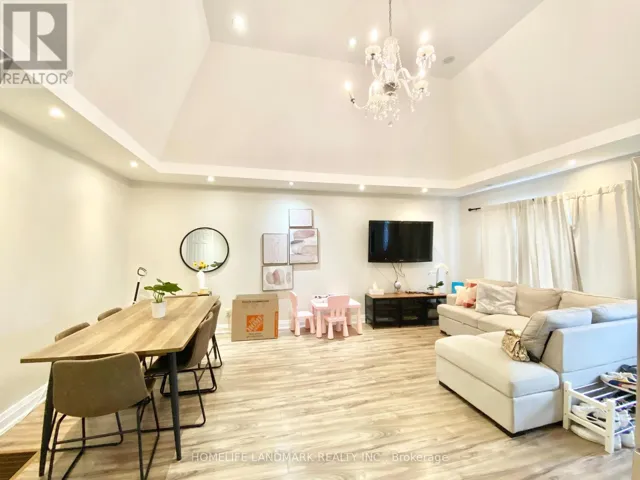 689 JANE STREET, Toronto (Rockcliffe-Smythe), Ontario M6N4A6