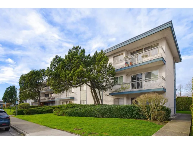 325 17707 57A AVENUE, Surrey, British Columbia V3S1J2