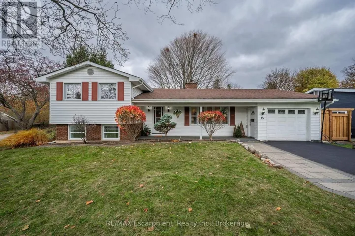 15 HARVEST LANE, Brantford, Ontario N3R5R3