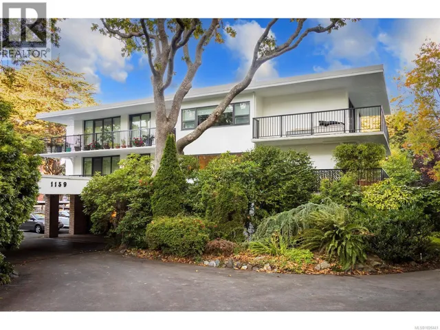 402 1159 Beach Dr, Oak Bay, British Columbia V8S2N2